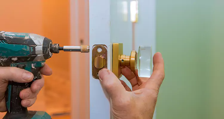 Broken Door Knob Fix in Winter Springs, FL